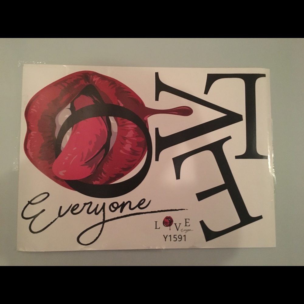 Love Everyone Poster